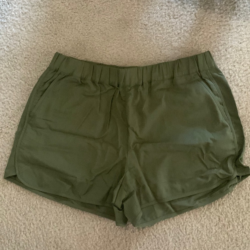 Madewell NWT green high-rise pull on shorts